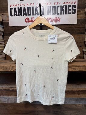 American Eagle Outfitters Men’s Cream Ribbed Tee with Small Floral Embroidery
